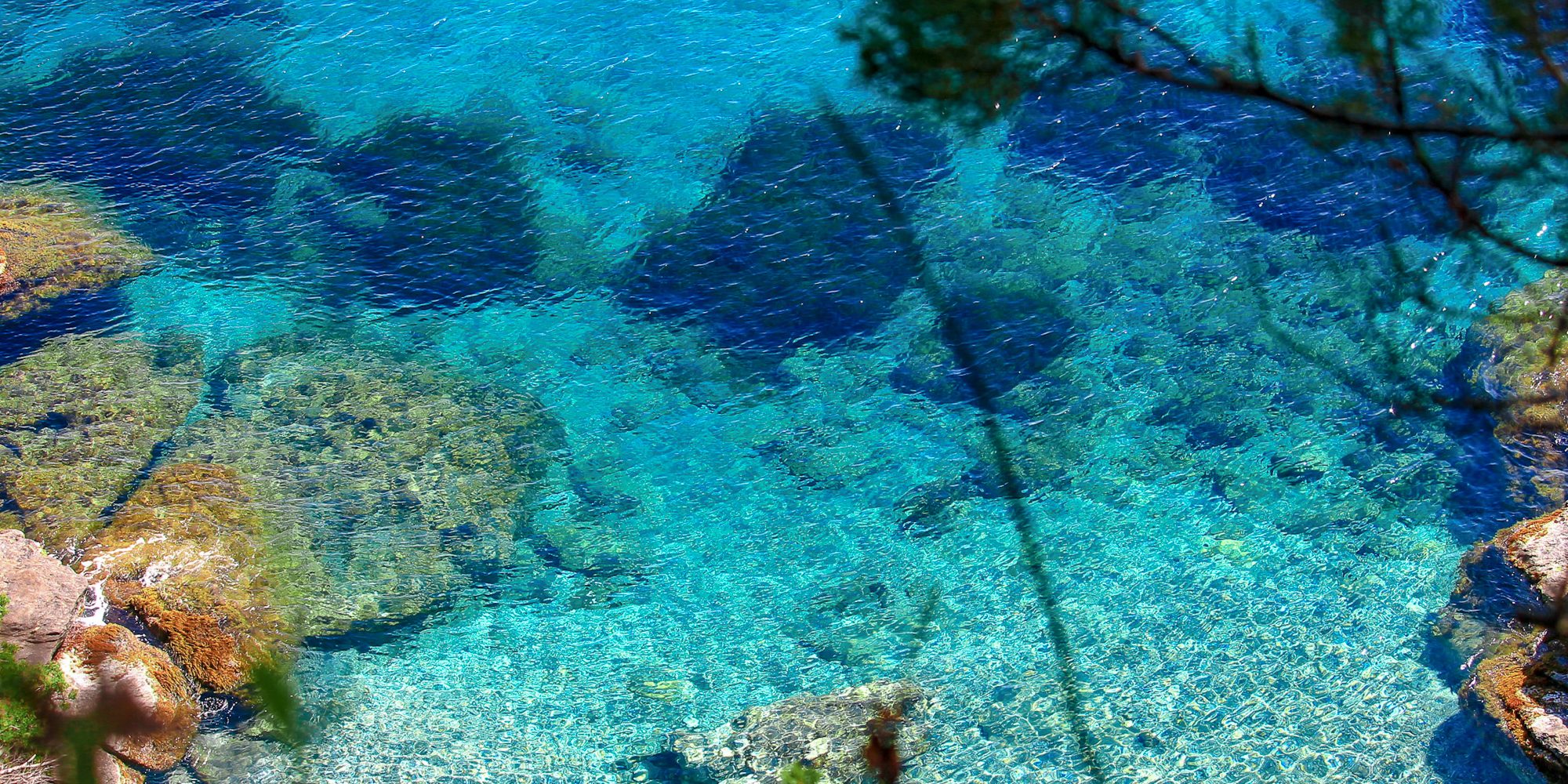 Crystal clear waters in Rayol-Canadel-sur-Mer.jpg